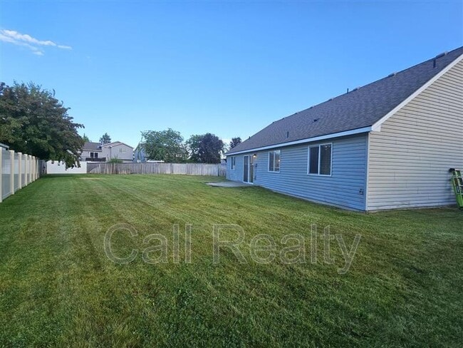 Building Photo - 1506 E Vanetta Ave