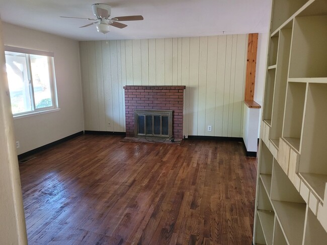 Building Photo - 3 bedroom