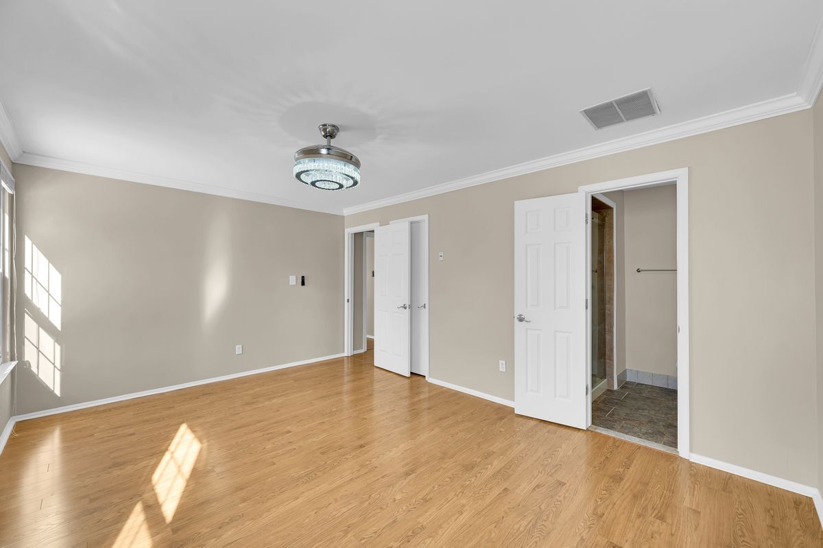 Building Photo - 157 Tulip Ln