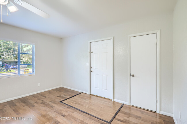 Building Photo - 6371 Sauterne Dr