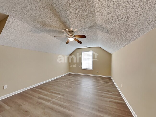 Building Photo - 447 The Gables Dr