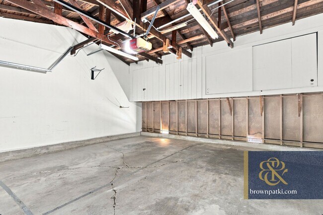 Building Photo - 1042 Madison Ave