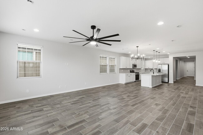 Building Photo - 932 W Macaw Dr