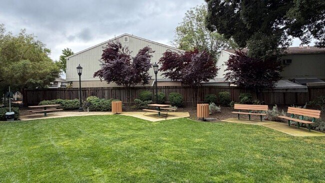 Building Photo - Concord Beautiful 3 bedroom 3 bathroom fully updated townhome, gated community!
