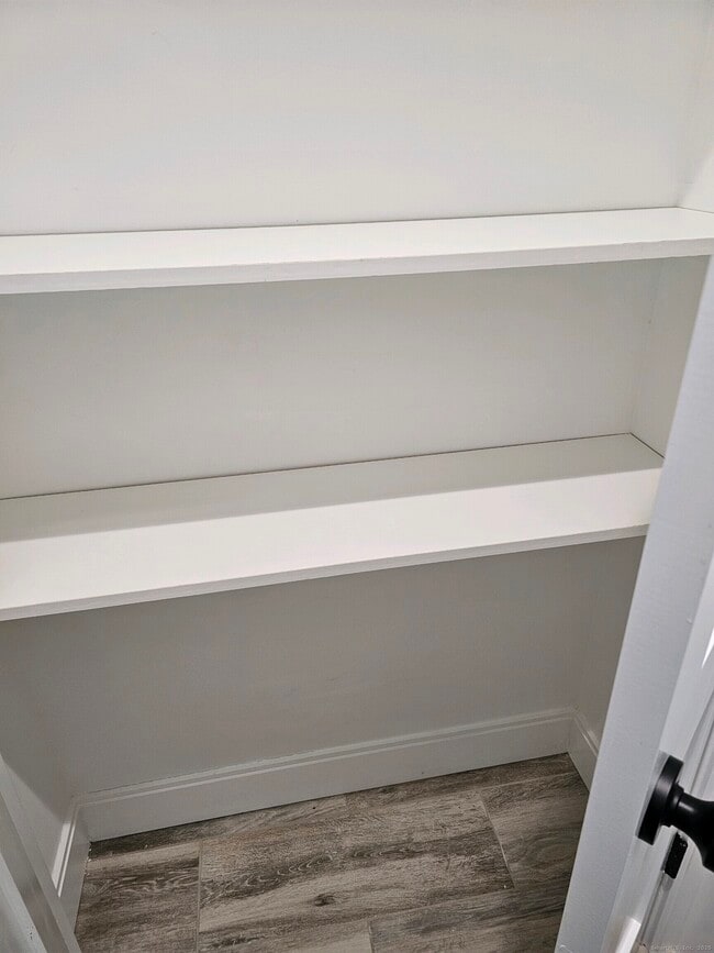 Building Photo - 281 Pequot Ave