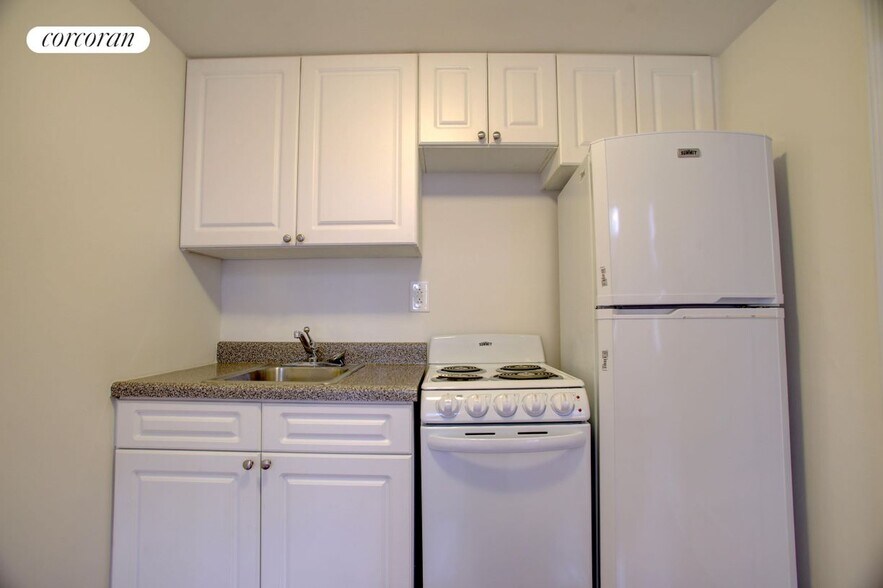 Building Photo - 304 W 30th St