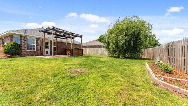 Building Photo - "Charming 3-Bed, 2-Bath Home in Centerton – Your Cozy Retreat Awaits!"