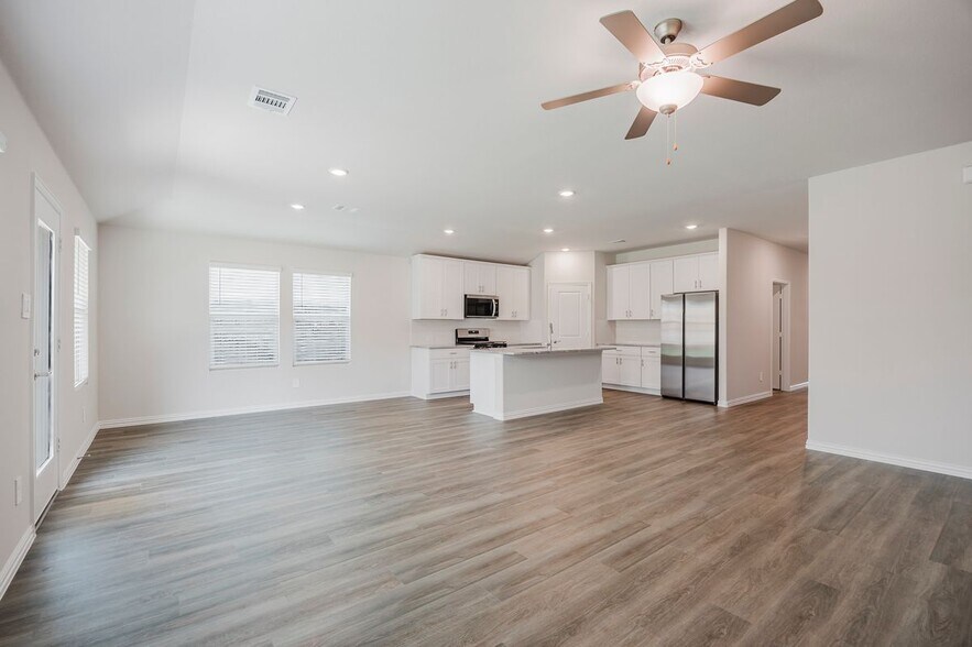 Building Photo - 2121 Gustavus Dr