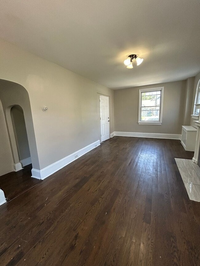 Building Photo - 936 Parkside Ave.