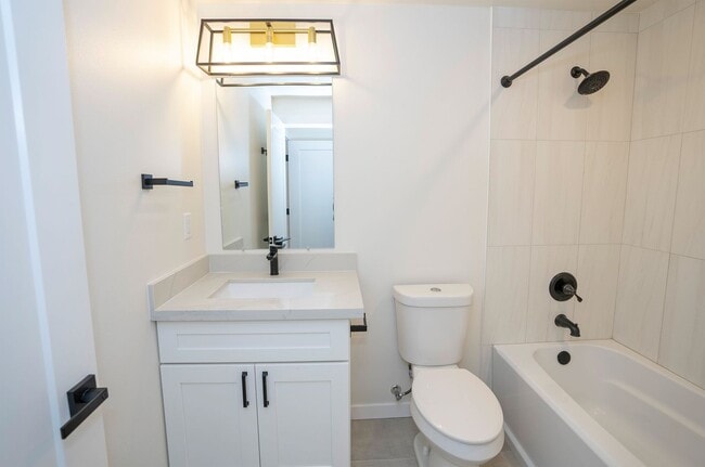 Building Photo - Updated Gig Harbor Duplex with Outdoor Space