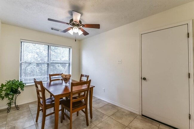 Building Photo - 22314 Rangeview Dr
