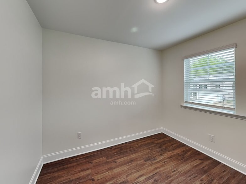 Building Photo - 9510 Riverbend Village Dr