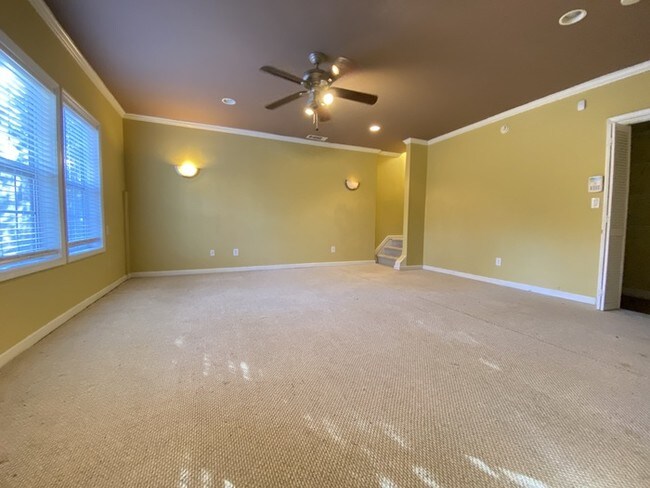 Building Photo - Beautiful house with finished basement