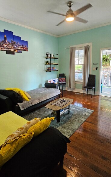 Sofa beds convert to beds in the living room! Home sleeps 6! - 607 Gaskill St SE