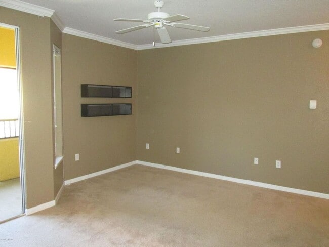 Building Photo - Cute 2 bedroom / 2 bath unit in beautiful ...