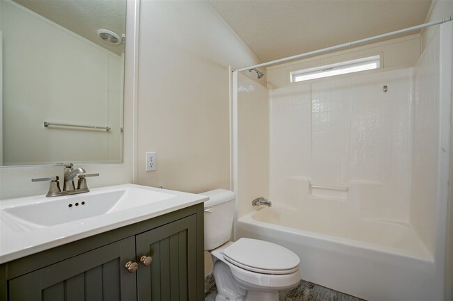 Building Photo - 3 bedroom, 2 bathroom home in 55+ Community of The Villages at Lynx Creek