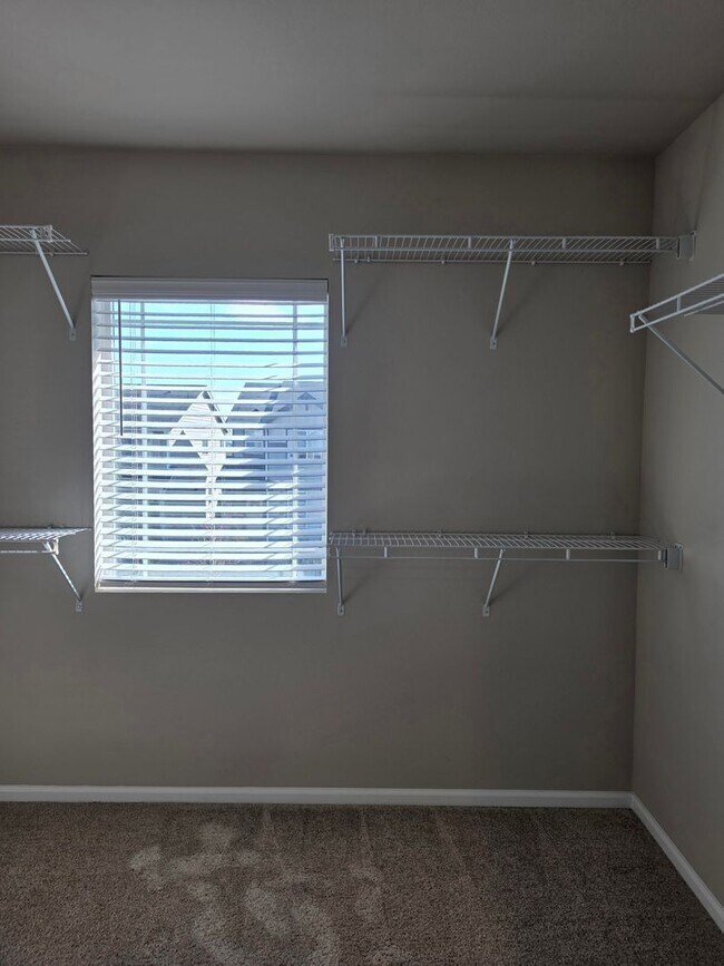 Building Photo - 4 Bedroom Home in Soundview Estates!