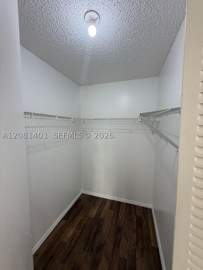 Building Photo - 2550 SW 18th Terrace