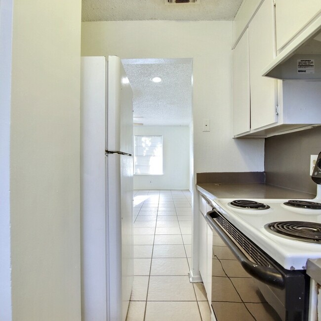Building Photo - 3830 Coates Cir