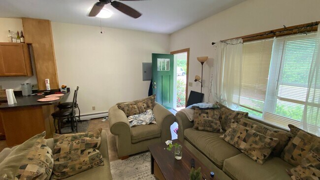 Building Photo - University Student Rental-Available for th...