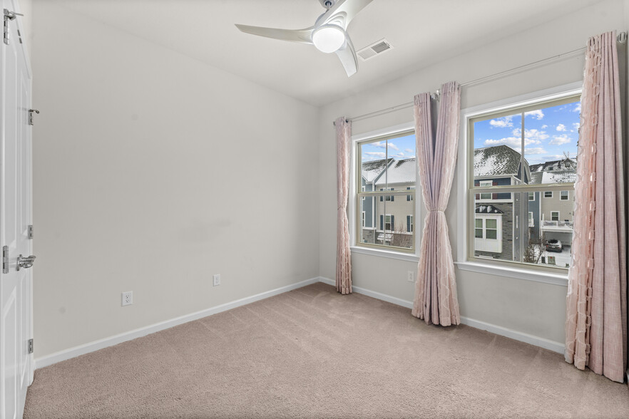 Building Photo - 2008 Hemlock Ln