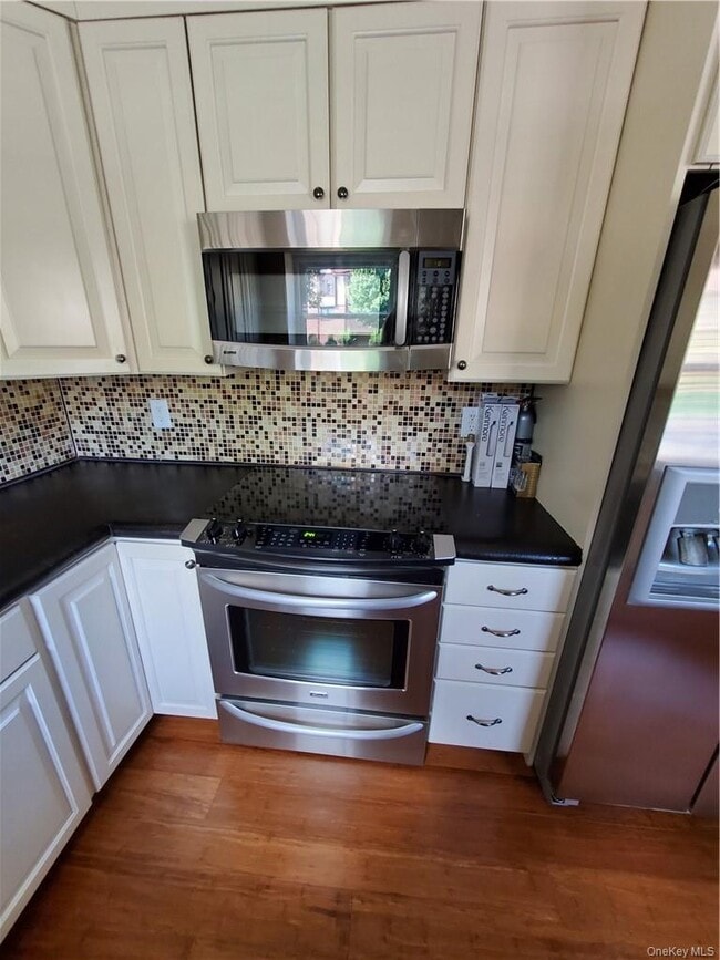 Building Photo - 972 Sierra Vista Ln