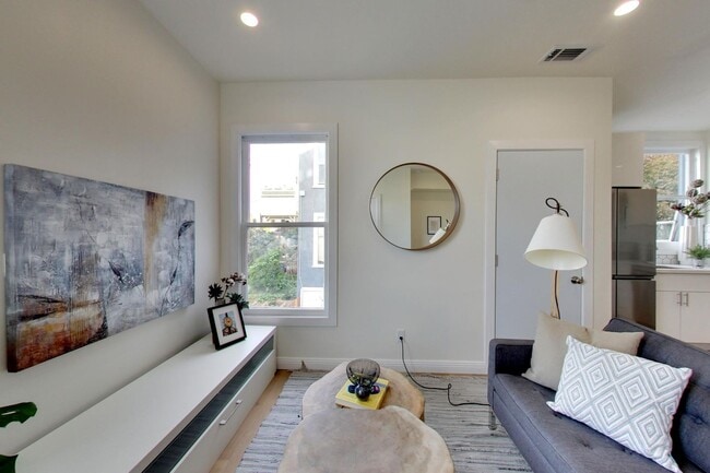 Building Photo - 1262 Vallejo St