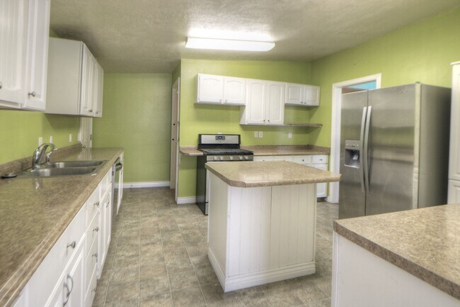 Building Photo - Pet Friendly American Fork Home