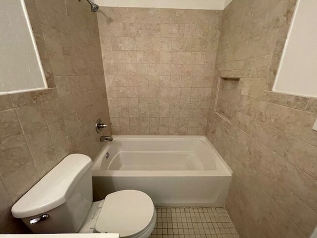 Building Photo - 2 bdrm 1.5 bath. South Scottsdale (McDowel...