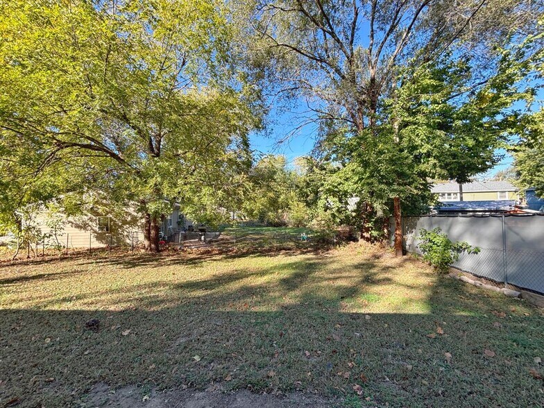 Building Photo - 2641 Maverick Ln