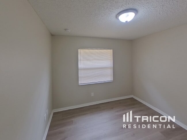 Building Photo - 5490 Friarsway Dr