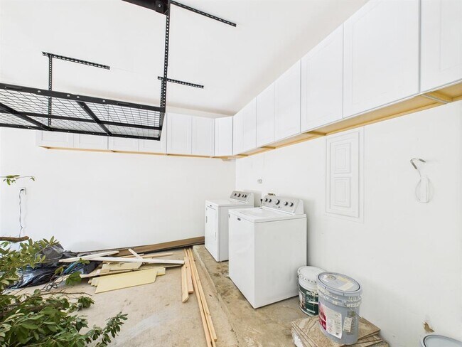 Building Photo - 1724 Tornado