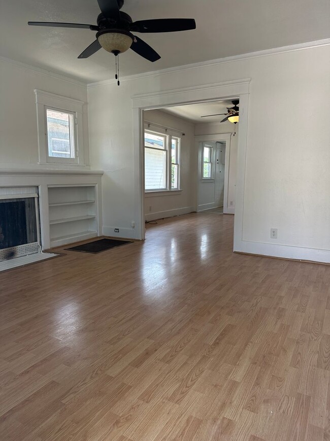 Building Photo - Downtown Craftsman - Live/Work - Zoned Mix...