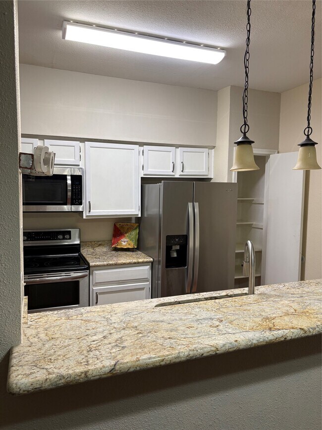 Building Photo - 580 Wilcrest Dr