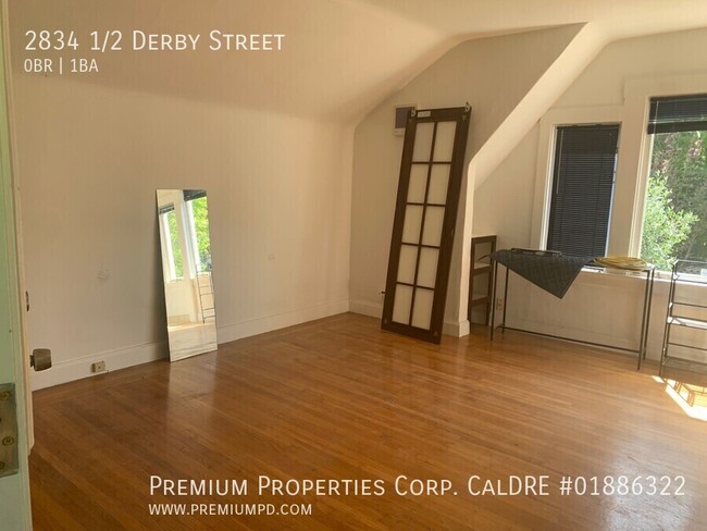 Building Photo - 2834 1/2 Derby Street-