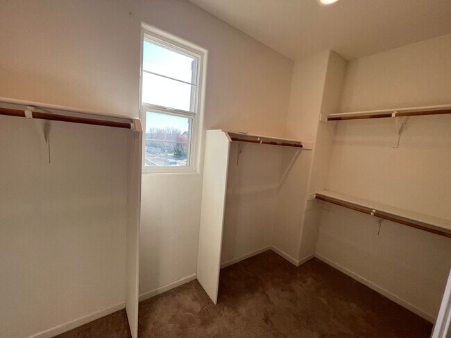 Building Photo - 3 Bedroom | 2.5 Bathroom | Sun Dance Lake ...