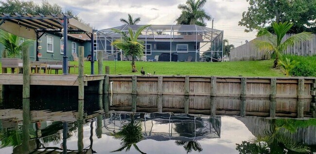 Building Photo - 1877 Meadow Ct