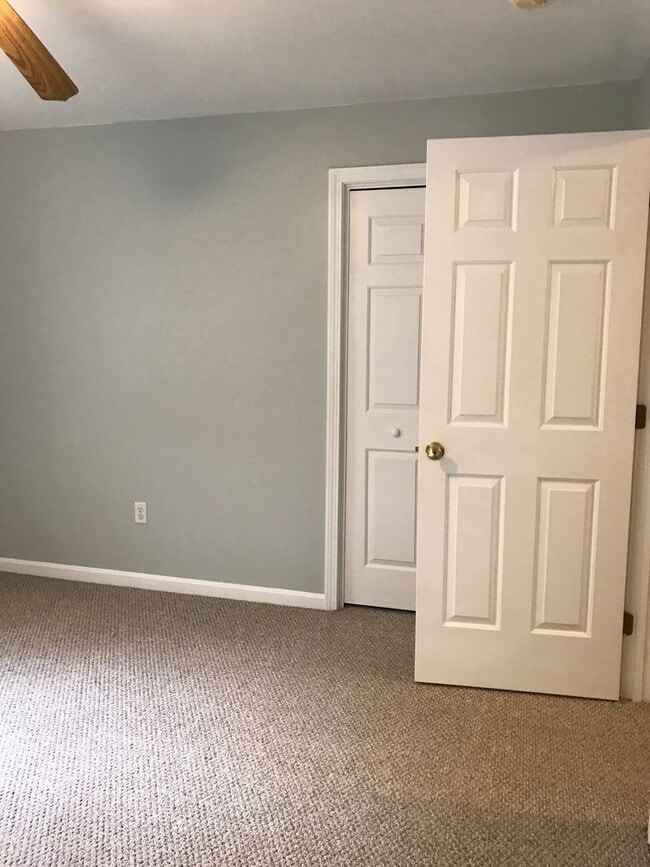 Building Photo - Scarborough-Sage Brush Drive: Lovely Colonial 3BR and 1.5BA available now $3,500.00 per month