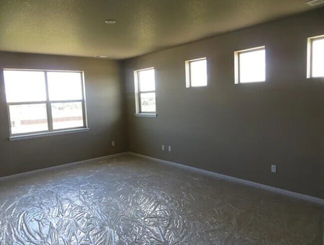 Building Photo - Large 5-Bed, 4-Bath Home in Kechter Farm Neighborhood - New Photos Coming Soon!