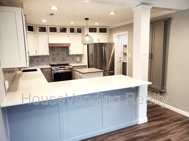 Building Photo - 9734 Hawkdale Ln