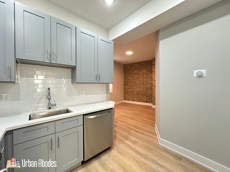 Building Photo - 423 W Belden Ave