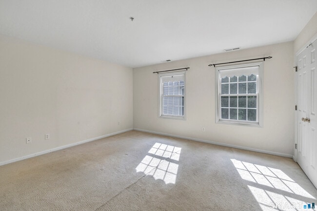Building Photo - 570 Danbury Rd