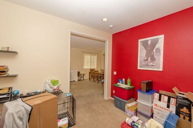 Building Photo - 4 Bed Home for Rent Palmdale CA 93551