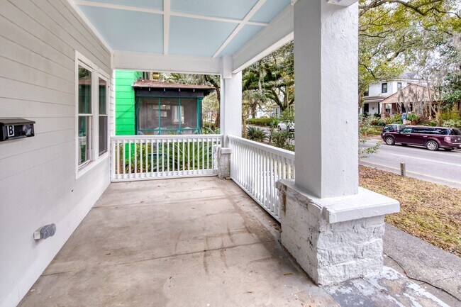 Building Photo - 2 Bed, 2 Bath Available Now!