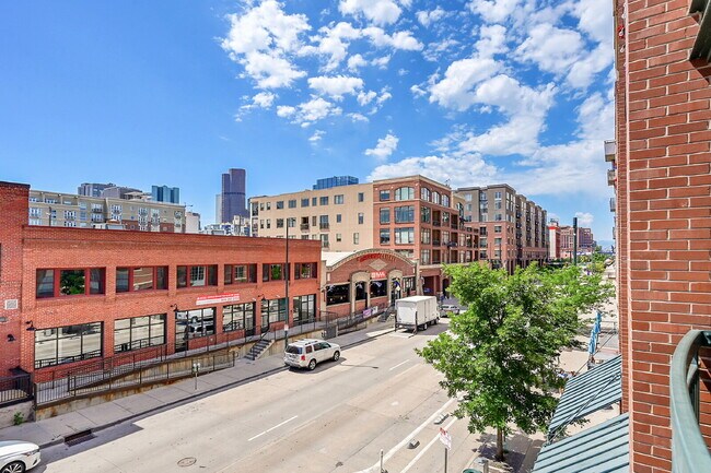 Building Photo - $2,500 - 1 Bed 1 Bath Condo with Central A...