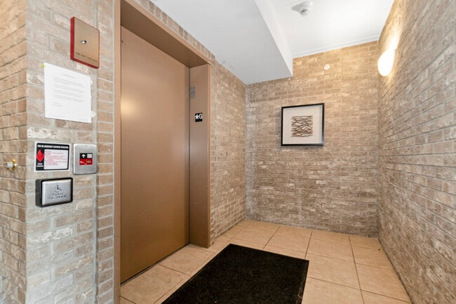 Building Photo - 14130 Sheffield Dr