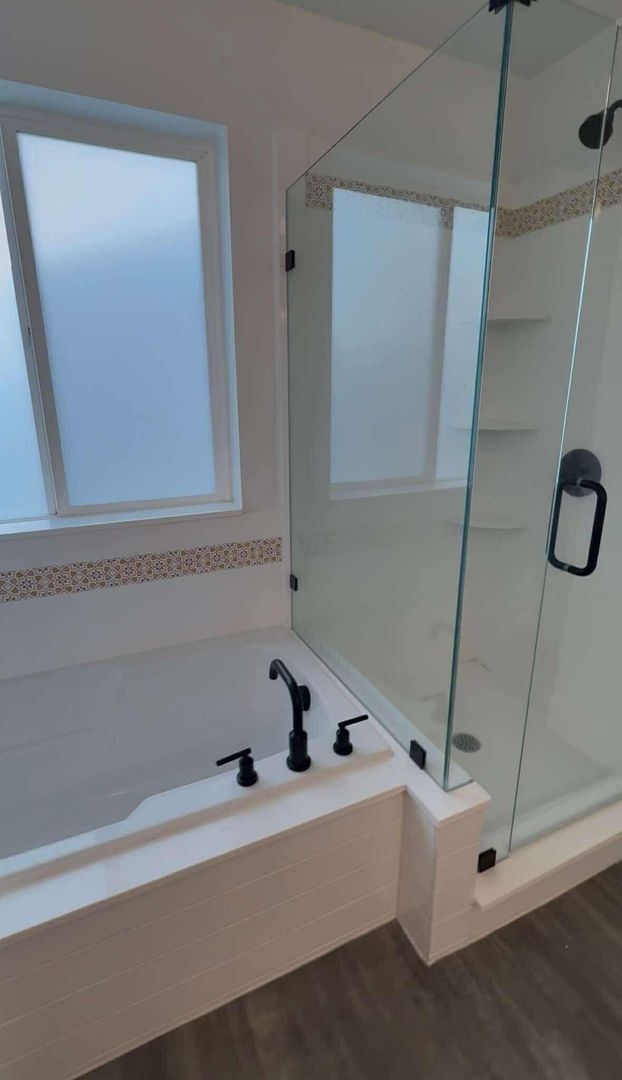 Building Photo - Spacious 4-Bedroom Home for Rent – Prime Location!