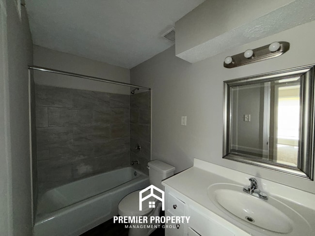 Building Photo - 3-Bedroom Single-Family Home for Rent in Memphis, TN - Vaulted Ceilings & Fenced Backyard