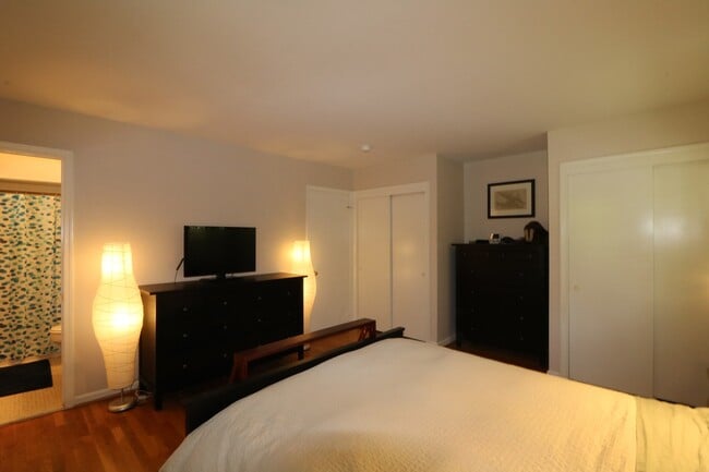 Building Photo - COMING SOON - 4Bed/2.5Bath Raised Rambler in Bannockburn near Glen Echo Park!