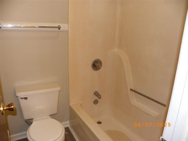 Building Photo - 929 N Willowick Dr